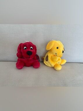Set of Clifford The big red dog and the Spot 
Such a cuties! ♥️💛